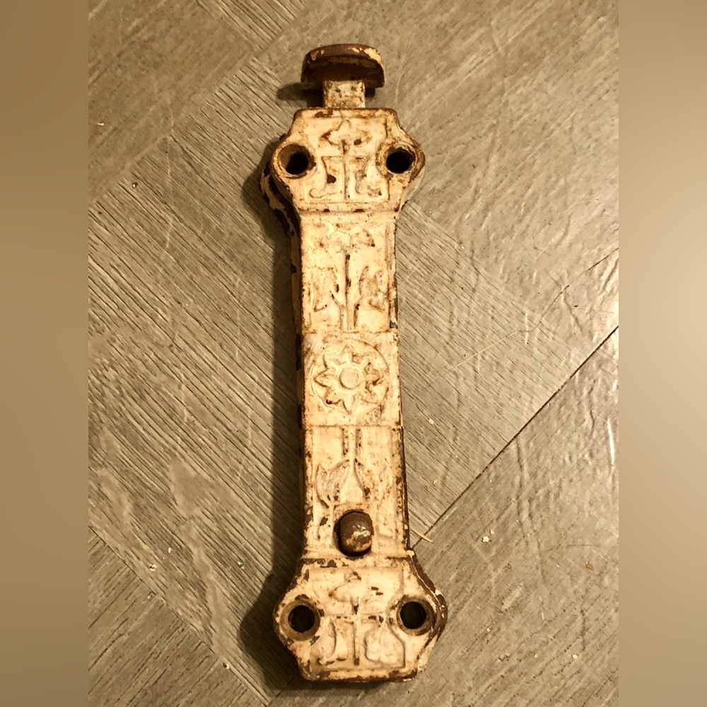 9336 Antique Victorian Spring Loaded Floral Emb. Lock Push Button cast metal